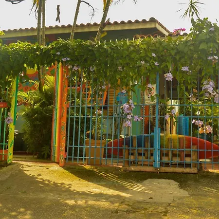 Hostel Trópico de Capricórnio - Itaguá-2